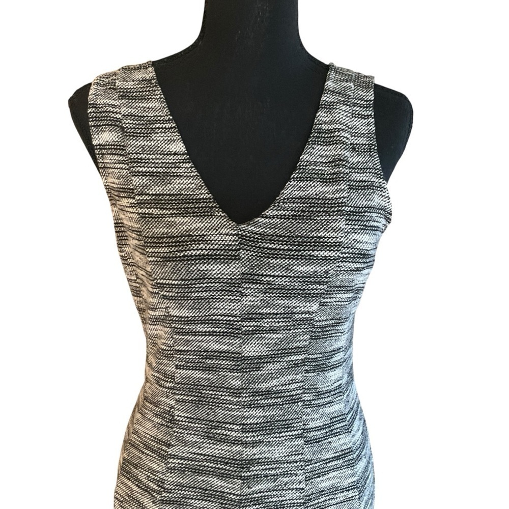 Banana Republic Gray Textured Fit & Flare Dress | Size 6 NWT - Picture 3 of 10